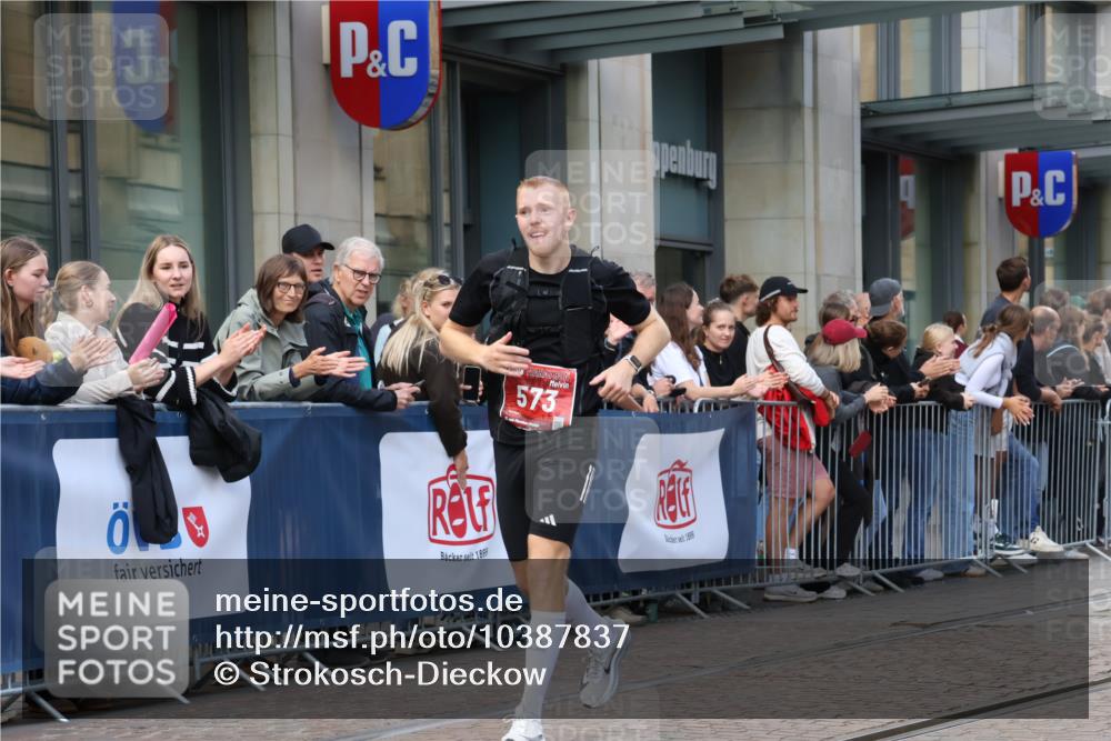 13.09.2026 - 21. swb-Marathon Bremen Strokosch-Dieckow http://msf.ph/oto/10387837 13.09.2026 12:57:08 Ziel 919, 1875, 2986, 4795, 5912, 6264, 365, 573, 850, 3368, 6201, 7118, 7671 meine-sportfotos.de