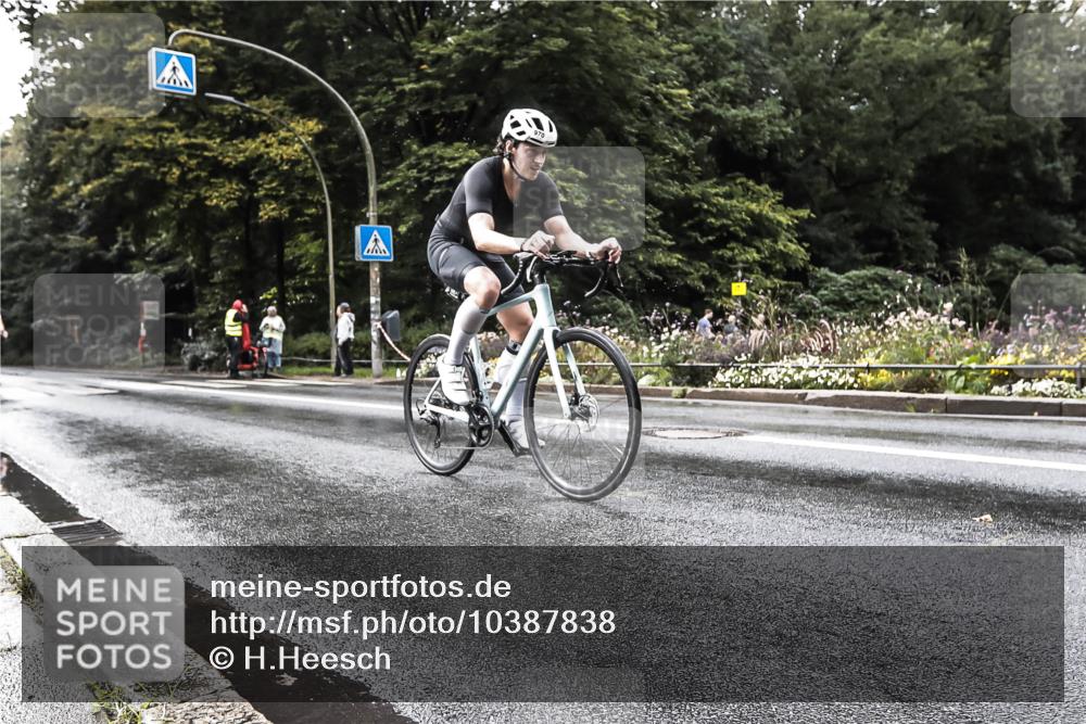 13.09.2026 - Stadtparktriathlon H.Heesch http://msf.ph/oto/10387838 13.09.2026 12:19:56 Radfahren 970, 1090, 1137, 1157 meine-sportfotos.de