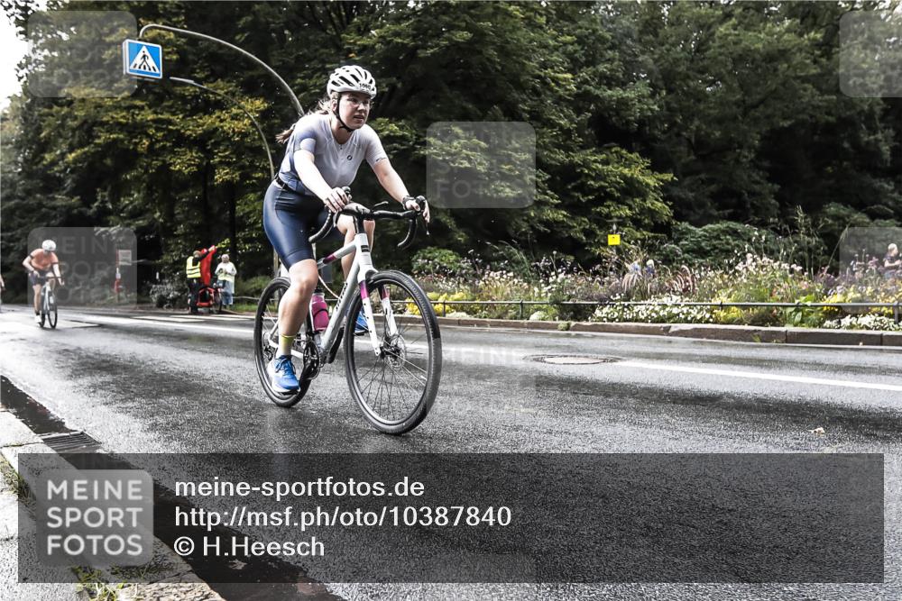 13.09.2026 - Stadtparktriathlon H.Heesch http://msf.ph/oto/10387840 13.09.2026 12:19:58 Radfahren 955, 970, 1090, 1137, 1157 meine-sportfotos.de