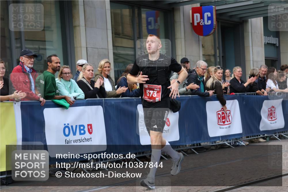 13.09.2026 - 21. swb-Marathon Bremen Strokosch-Dieckow http://msf.ph/oto/10387844 13.09.2026 12:57:08 Ziel 919, 1875, 2986, 4795, 5912, 6264, 365, 573, 850, 3368, 6201, 7118, 7671 meine-sportfotos.de