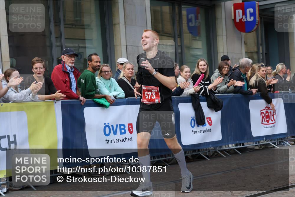 13.09.2026 - 21. swb-Marathon Bremen Strokosch-Dieckow http://msf.ph/oto/10387851 13.09.2026 12:57:09 Ziel 919, 1875, 2986, 4795, 5912, 6264, 365, 573, 850, 3368, 6201, 7118, 7671 meine-sportfotos.de