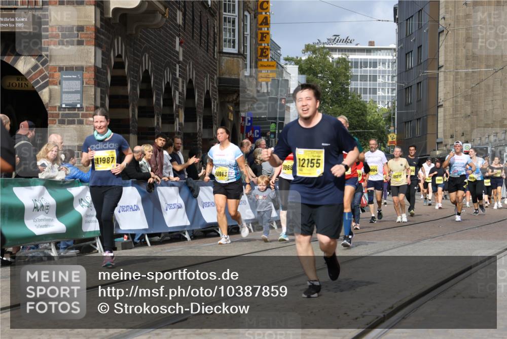 13.09.2026 - 21. swb-Marathon Bremen Strokosch-Dieckow http://msf.ph/oto/10387859 13.09.2026 11:09:19 Ziel 10217, 10321, 10455, 10469, 10570, 10599, 10630, 11011, 11053, 11074, 11138, 11304, 11434, 11531, 11578, 11812, 11905, 12192, 12256, 12337, 12353, 12438, 12554, 10424, 10556, 10769, 10823, 10981, 11192, 11225, 11882, 11883, 11914, 11995, 12322, 12474, 12532 meine-sportfotos.de