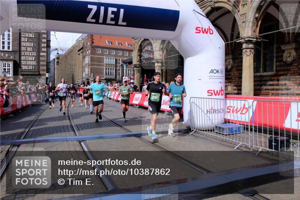 13.09.2026 - 21. swb-Marathon Bremen Tim E. http://msf.ph/oto/10387862 13.09.2026 13:28:30 Ziel 178, 210, 1460, 2047, 2977, 3114, 3334, 3597, 4506, 5250, 5360, 5889, 6182, 7926, 8656, 9167, 9168, 9543, 9738, 9881 meine-sportfotos.de