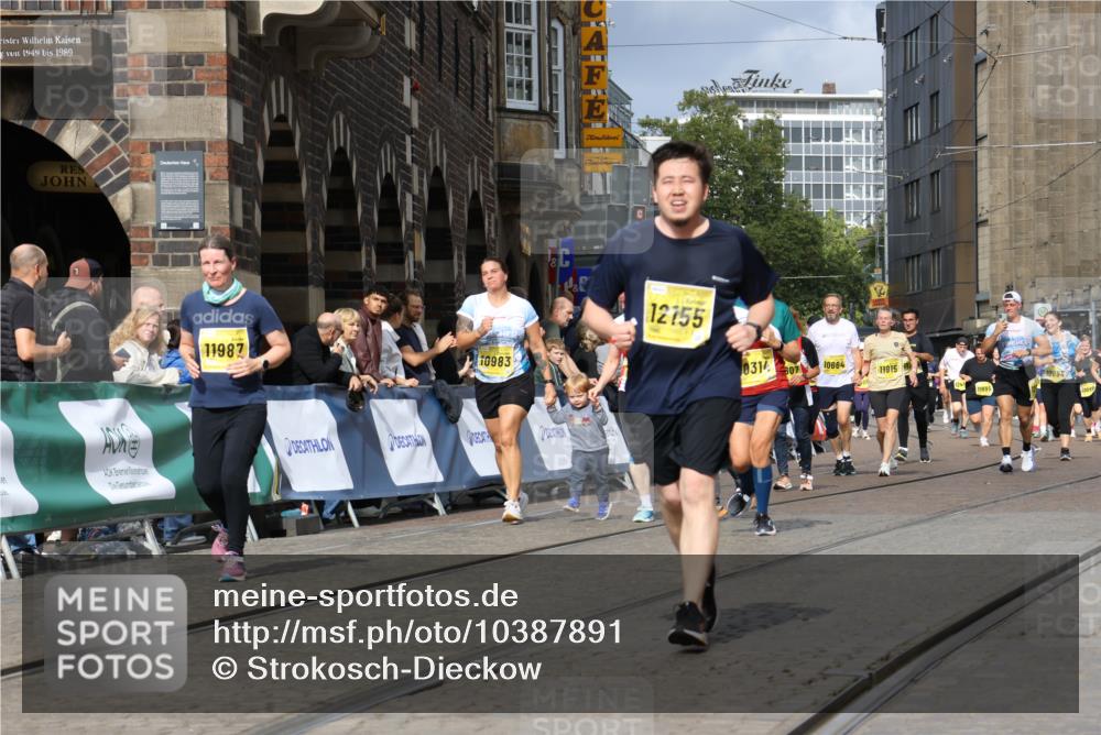 13.09.2026 - 21. swb-Marathon Bremen Strokosch-Dieckow http://msf.ph/oto/10387891 13.09.2026 11:09:19 Ziel 10217, 10321, 10455, 10469, 10570, 10599, 10630, 11011, 11053, 11074, 11138, 11304, 11434, 11531, 11578, 11812, 11905, 12192, 12256, 12337, 12353, 12438, 12554, 10424, 10556, 10769, 10823, 10981, 11192, 11225, 11882, 11883, 11914, 11995, 12322, 12474, 12532 meine-sportfotos.de