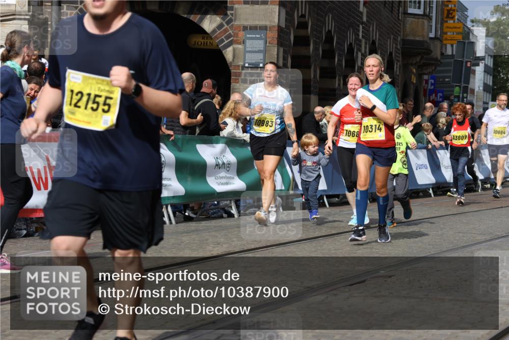 13.09.2026 - 21. swb-Marathon Bremen Strokosch-Dieckow http://msf.ph/oto/10387900 13.09.2026 11:09:21 Ziel 10217, 10321, 10455, 10570, 10599, 10630, 11011, 11053, 11074, 11091, 11138, 11304, 11434, 11531, 11578, 11812, 11905, 12155, 12192, 12337, 12353, 12438, 12554, 10386, 10424, 10556, 10712, 10769, 10823, 10981, 11192, 11225, 11883, 11914, 11937, 11995, 12322, 12409, 12474, 12532 meine-sportfotos.de