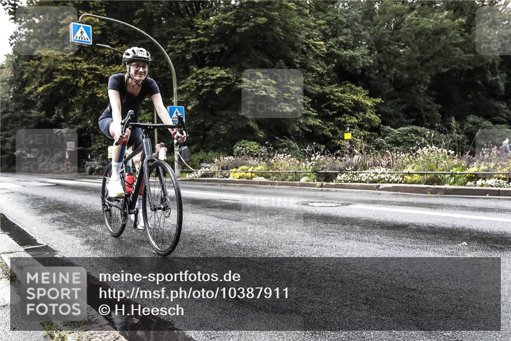 13.09.2026 - Stadtparktriathlon H.Heesch http://msf.ph/oto/10387911 13.09.2026 12:20:21 Radfahren 1051, 1088, 1123, 1128 meine-sportfotos.de