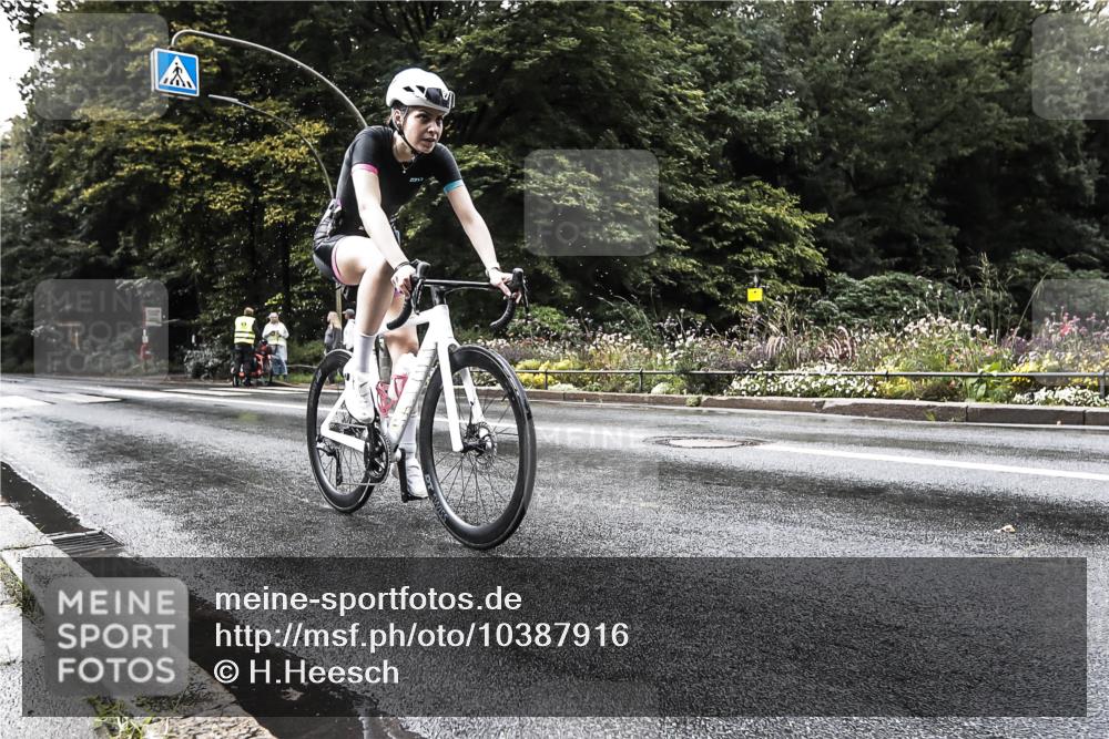 13.09.2026 - Stadtparktriathlon H.Heesch http://msf.ph/oto/10387916 13.09.2026 12:20:23 Radfahren 1088, 1123, 1128 meine-sportfotos.de