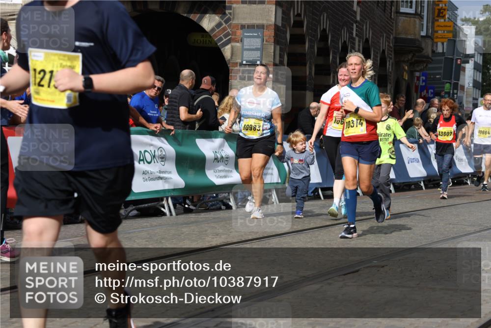 13.09.2026 - 21. swb-Marathon Bremen Strokosch-Dieckow http://msf.ph/oto/10387917 13.09.2026 11:09:21 Ziel 10217, 10321, 10455, 10570, 10599, 10630, 11011, 11053, 11074, 11091, 11138, 11304, 11434, 11531, 11578, 11812, 11905, 12155, 12192, 12337, 12353, 12438, 12554, 10386, 10424, 10556, 10712, 10769, 10823, 10981, 11192, 11225, 11883, 11914, 11937, 11995, 12322, 12409, 12474, 12532 meine-sportfotos.de