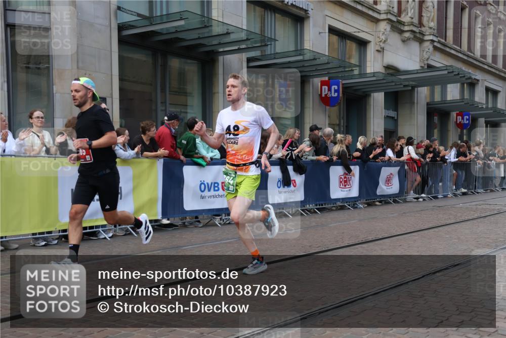 13.09.2026 - 21. swb-Marathon Bremen Strokosch-Dieckow http://msf.ph/oto/10387923 13.09.2026 12:57:17 Ziel 919, 1875, 2986, 4795, 6264, 365, 573, 850, 3368, 5912, 6201 meine-sportfotos.de