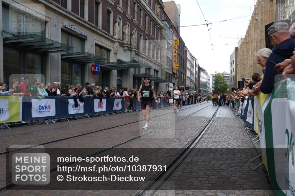 13.09.2026 - 21. swb-Marathon Bremen Strokosch-Dieckow http://msf.ph/oto/10387931 13.09.2026 12:57:19 Ziel 919, 1875, 2986, 4795, 6264, 365, 573, 850, 3368, 5912 meine-sportfotos.de