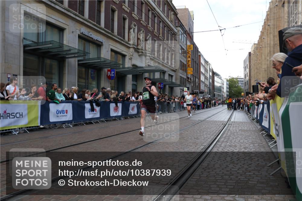 13.09.2026 - 21. swb-Marathon Bremen Strokosch-Dieckow http://msf.ph/oto/10387939 13.09.2026 12:57:19 Ziel 919, 1875, 2986, 4795, 6264, 365, 573, 850, 3368, 5912 meine-sportfotos.de