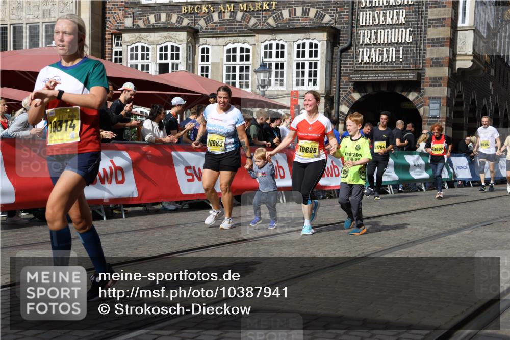13.09.2026 - 21. swb-Marathon Bremen Strokosch-Dieckow http://msf.ph/oto/10387941 13.09.2026 11:09:25 Ziel 10217, 10314, 10321, 10455, 10570, 10630, 11011, 11074, 11091, 11138, 11304, 11531, 11578, 11812, 11905, 11987, 12155, 12192, 12337, 12554, 10234, 10386, 10417, 10424, 10696, 10712, 10785, 10990, 10991, 11192, 11937, 12409, 12474, 12532 meine-sportfotos.de