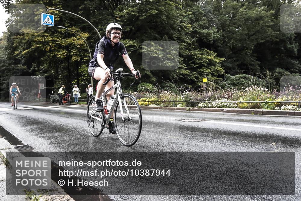 13.09.2026 - Stadtparktriathlon H.Heesch http://msf.ph/oto/10387944 13.09.2026 12:20:48 Radfahren 959, 1017, 1076, 1081, 1108, 1242 meine-sportfotos.de
