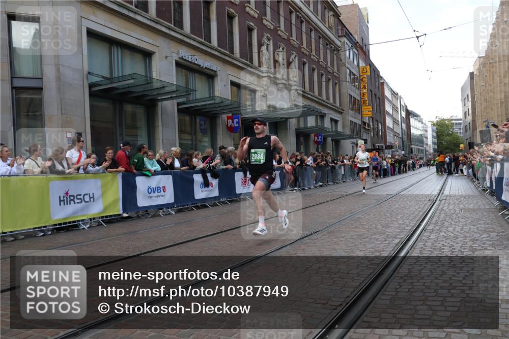 13.09.2026 - 21. swb-Marathon Bremen Strokosch-Dieckow http://msf.ph/oto/10387949 13.09.2026 12:57:19 Ziel 919, 1875, 2986, 4795, 6264, 365, 573, 850, 3368, 5912 meine-sportfotos.de