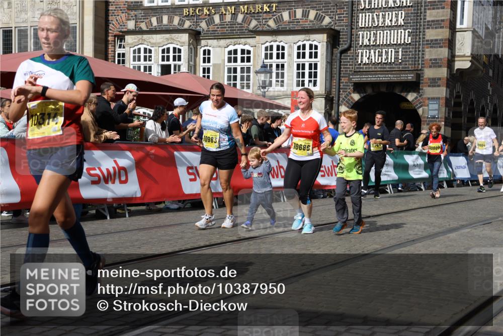13.09.2026 - 21. swb-Marathon Bremen Strokosch-Dieckow http://msf.ph/oto/10387950 13.09.2026 11:09:25 Ziel 10217, 10314, 10321, 10455, 10570, 10630, 11011, 11074, 11091, 11138, 11304, 11531, 11578, 11812, 11905, 11987, 12155, 12192, 12337, 12554, 10234, 10386, 10417, 10424, 10696, 10712, 10785, 10990, 10991, 11192, 11937, 12409, 12474, 12532 meine-sportfotos.de