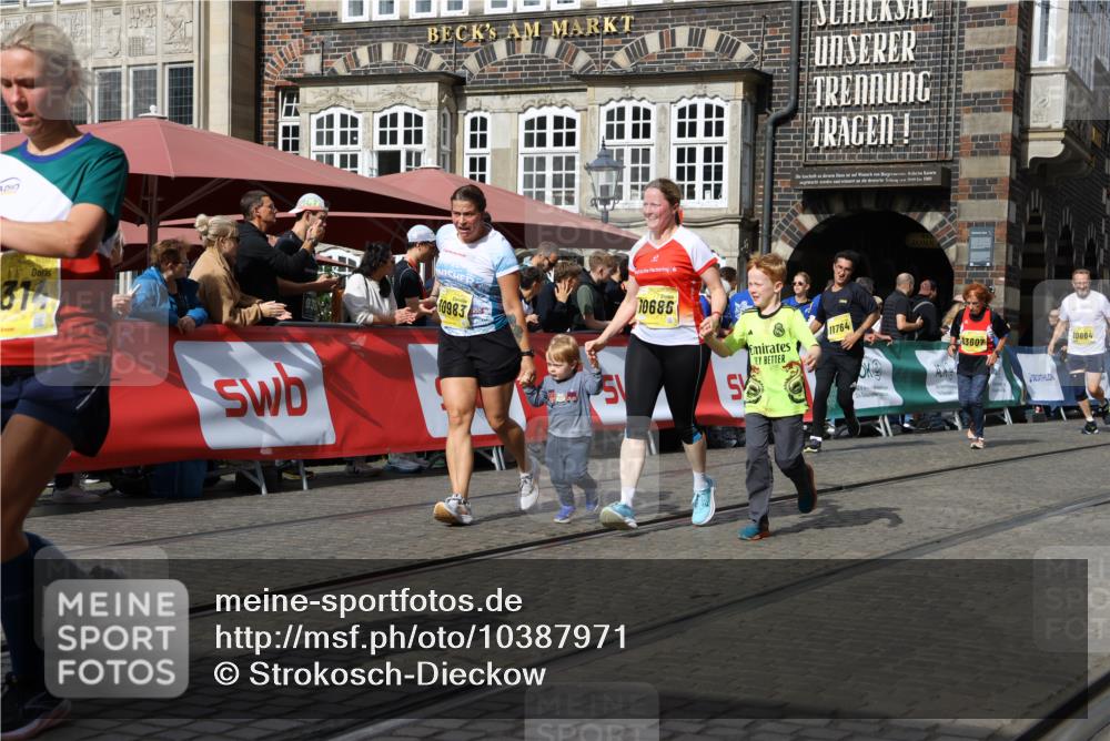 13.09.2026 - 21. swb-Marathon Bremen Strokosch-Dieckow http://msf.ph/oto/10387971 13.09.2026 11:09:25 Ziel 10217, 10314, 10321, 10455, 10570, 10630, 11011, 11074, 11091, 11138, 11304, 11531, 11578, 11812, 11905, 11987, 12155, 12192, 12337, 12554, 10234, 10386, 10417, 10424, 10696, 10712, 10785, 10990, 10991, 11192, 11937, 12409, 12474, 12532 meine-sportfotos.de