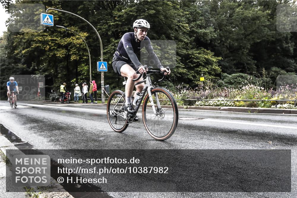 13.09.2026 - Stadtparktriathlon H.Heesch http://msf.ph/oto/10387982 13.09.2026 12:21:03 Radfahren 979, 1015, 1080, 1105 meine-sportfotos.de
