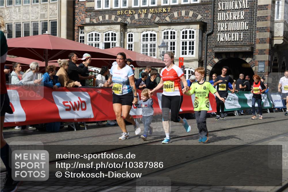 13.09.2026 - 21. swb-Marathon Bremen Strokosch-Dieckow http://msf.ph/oto/10387986 13.09.2026 11:09:26 Ziel 10217, 10314, 10321, 10455, 10570, 10630, 10686, 10983, 11011, 11091, 11138, 11304, 11531, 11578, 11812, 11905, 11987, 12155, 12192, 12337, 12554, 10234, 10386, 10417, 10424, 10696, 10712, 10785, 10990, 10991, 11192, 11937, 12409, 12474, 12532 meine-sportfotos.de