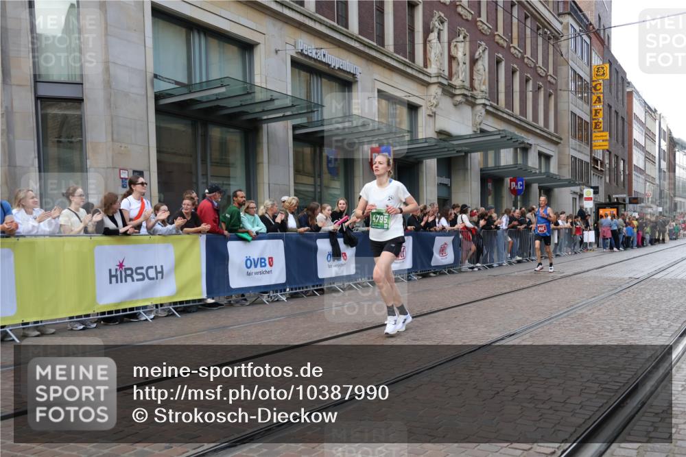 13.09.2026 - 21. swb-Marathon Bremen Strokosch-Dieckow http://msf.ph/oto/10387990 13.09.2026 12:57:22 Ziel 919, 2986, 4795, 6264, 365, 850, 1875, 3368, 5912 meine-sportfotos.de