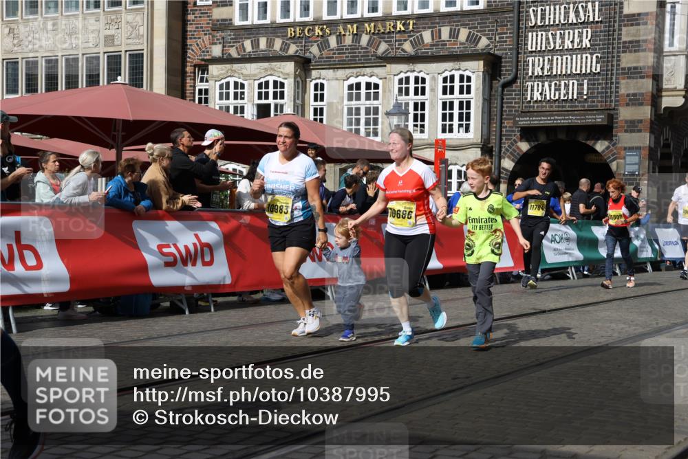 13.09.2026 - 21. swb-Marathon Bremen Strokosch-Dieckow http://msf.ph/oto/10387995 13.09.2026 11:09:26 Ziel 10217, 10314, 10321, 10455, 10570, 10630, 10686, 10983, 11011, 11091, 11138, 11304, 11531, 11578, 11812, 11905, 11987, 12155, 12192, 12337, 12554, 10234, 10386, 10417, 10424, 10696, 10712, 10785, 10990, 10991, 11192, 11937, 12409, 12474, 12532 meine-sportfotos.de