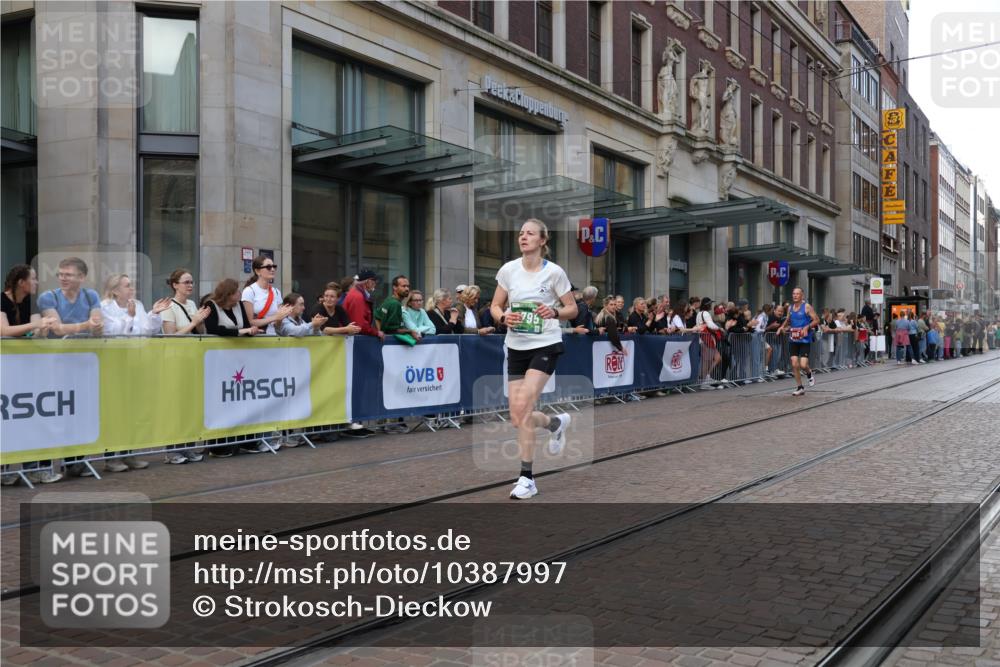 13.09.2026 - 21. swb-Marathon Bremen Strokosch-Dieckow http://msf.ph/oto/10387997 13.09.2026 12:57:22 Ziel 919, 2986, 4795, 6264, 365, 850, 1875, 3368, 5912 meine-sportfotos.de