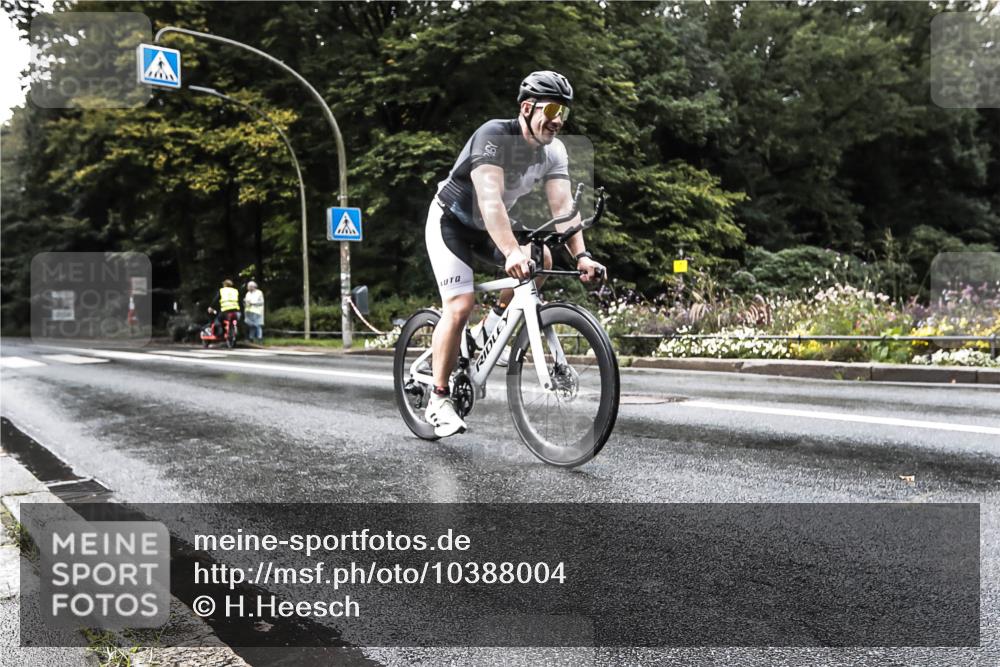 13.09.2026 - Stadtparktriathlon H.Heesch http://msf.ph/oto/10388004 13.09.2026 12:21:34 Radfahren 975, 996, 1066 meine-sportfotos.de