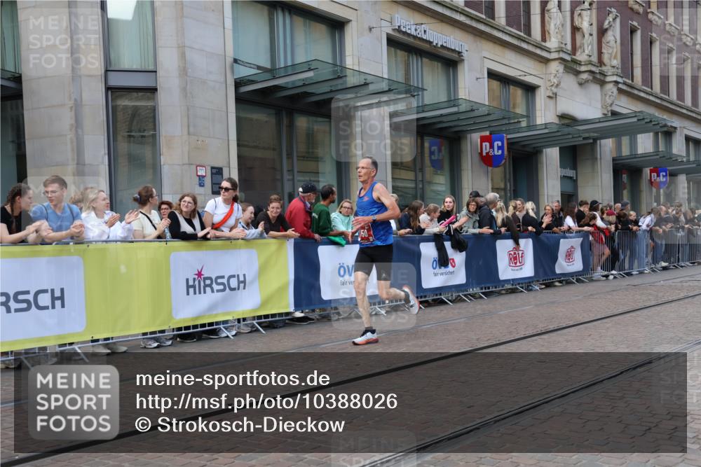 13.09.2026 - 21. swb-Marathon Bremen Strokosch-Dieckow http://msf.ph/oto/10388026 13.09.2026 12:57:24 Ziel 919, 4795, 850, 1875, 2986, 3368, 5912, 6264 meine-sportfotos.de