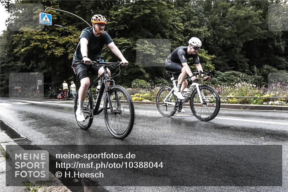 13.09.2026 - Stadtparktriathlon H.Heesch http://msf.ph/oto/10388044 13.09.2026 12:22:13 Radfahren 854, 1006, 1050 meine-sportfotos.de