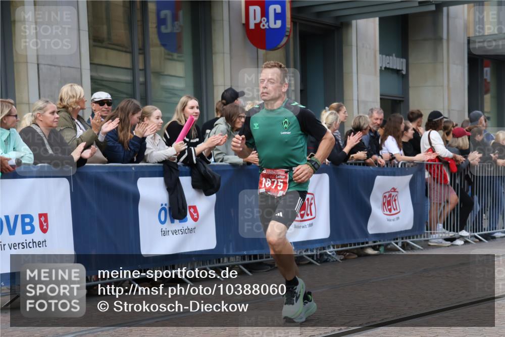 13.09.2026 - 21. swb-Marathon Bremen Strokosch-Dieckow http://msf.ph/oto/10388060 13.09.2026 12:57:36 Ziel 1323, 2099, 9065, 919, 1875, 2986, 4795, 6264 meine-sportfotos.de