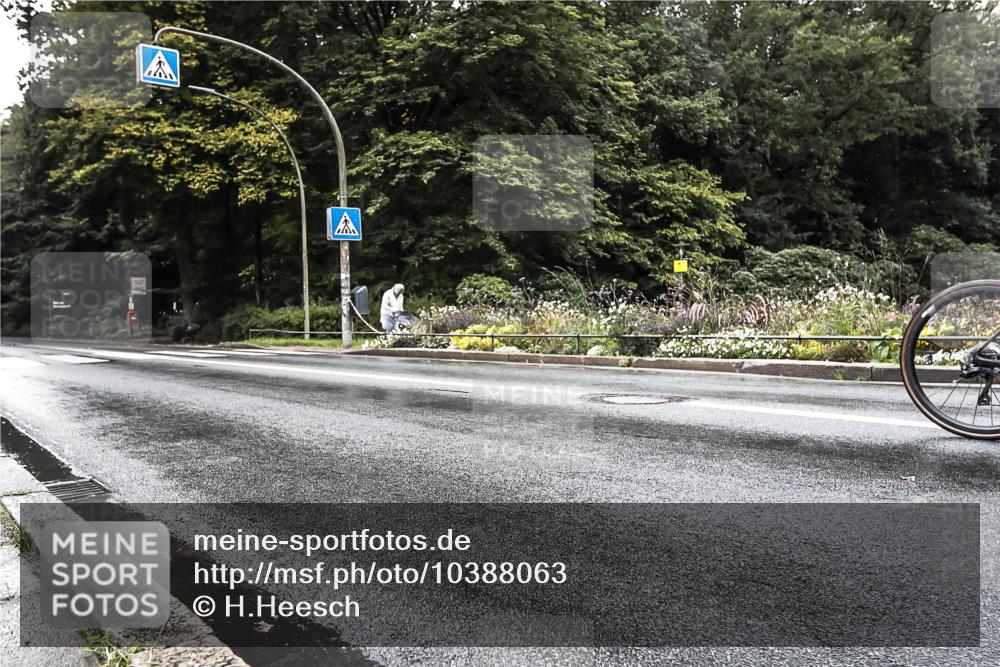 13.09.2026 - Stadtparktriathlon H.Heesch http://msf.ph/oto/10388063 13.09.2026 12:22:36 Radfahren 966, 997, 1068 meine-sportfotos.de