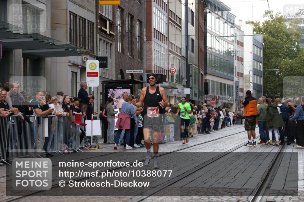 13.09.2026 - 21. swb-Marathon Bremen Strokosch-Dieckow http://msf.ph/oto/10388077 13.09.2026 12:57:41 Ziel 1323, 2073, 2099, 9065, 919, 1875, 2986, 4795, 6264 meine-sportfotos.de