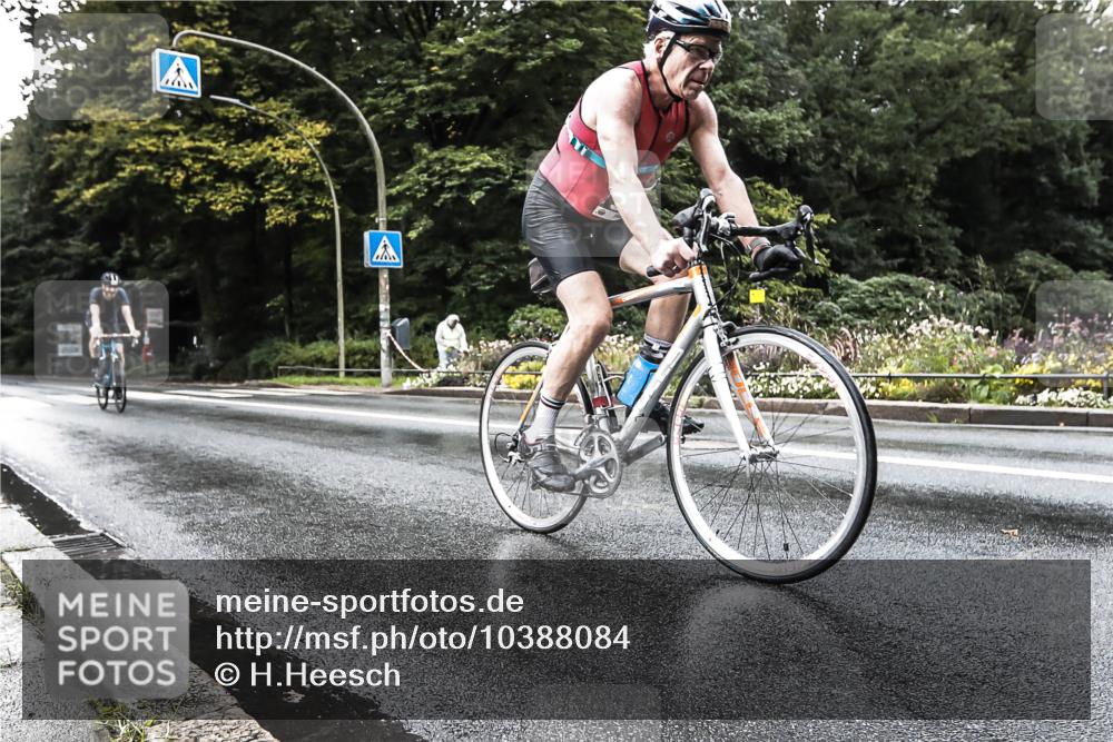 13.09.2026 - Stadtparktriathlon H.Heesch http://msf.ph/oto/10388084 13.09.2026 12:22:58 Radfahren 932, 1026, 1135 meine-sportfotos.de