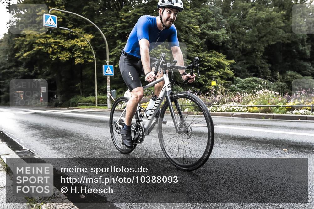 13.09.2026 - Stadtparktriathlon H.Heesch http://msf.ph/oto/10388093 13.09.2026 12:23:11 Radfahren 1049, 1059 meine-sportfotos.de
