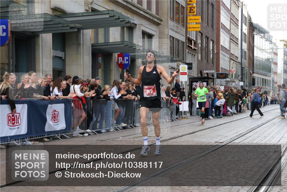 13.09.2026 - 21. swb-Marathon Bremen Strokosch-Dieckow http://msf.ph/oto/10388117 13.09.2026 12:57:44 Ziel 1323, 2073, 2099, 9065, 919, 1875, 2986, 4795, 6264 meine-sportfotos.de