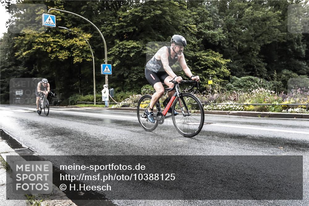 13.09.2026 - Stadtparktriathlon H.Heesch http://msf.ph/oto/10388125 13.09.2026 12:24:25 Radfahren 965, 1025, 1053 meine-sportfotos.de