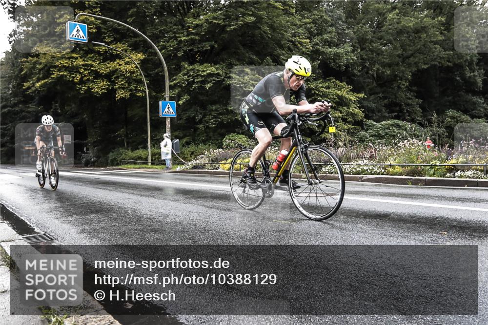 13.09.2026 - Stadtparktriathlon H.Heesch http://msf.ph/oto/10388129 13.09.2026 12:24:32 Radfahren 977, 1111, 1186 meine-sportfotos.de