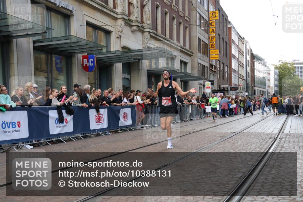 13.09.2026 - 21. swb-Marathon Bremen Strokosch-Dieckow http://msf.ph/oto/10388131 13.09.2026 12:57:45 Ziel 1323, 1604, 1717, 2073, 2099, 9065, 919, 1875, 2986, 4795, 6264 meine-sportfotos.de