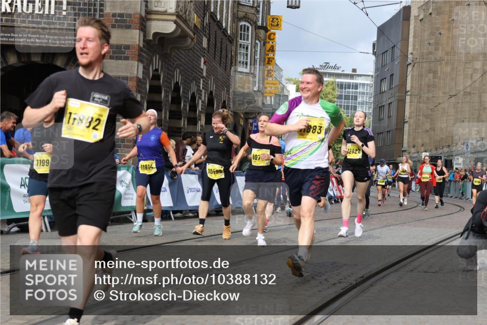 13.09.2026 - 21. swb-Marathon Bremen Strokosch-Dieckow http://msf.ph/oto/10388132 13.09.2026 11:09:33 Ziel 10314, 10321, 10570, 10630, 10664, 10686, 10694, 10983, 11091, 11138, 11304, 11578, 11764, 11882, 11883, 11915, 11987, 12155, 12192, 12337, 12491, 12554, 13607, 10234, 10386, 10417, 10424, 10696, 10712, 10737, 10785, 10990, 10991, 11192, 11937, 12409, 12449 meine-sportfotos.de