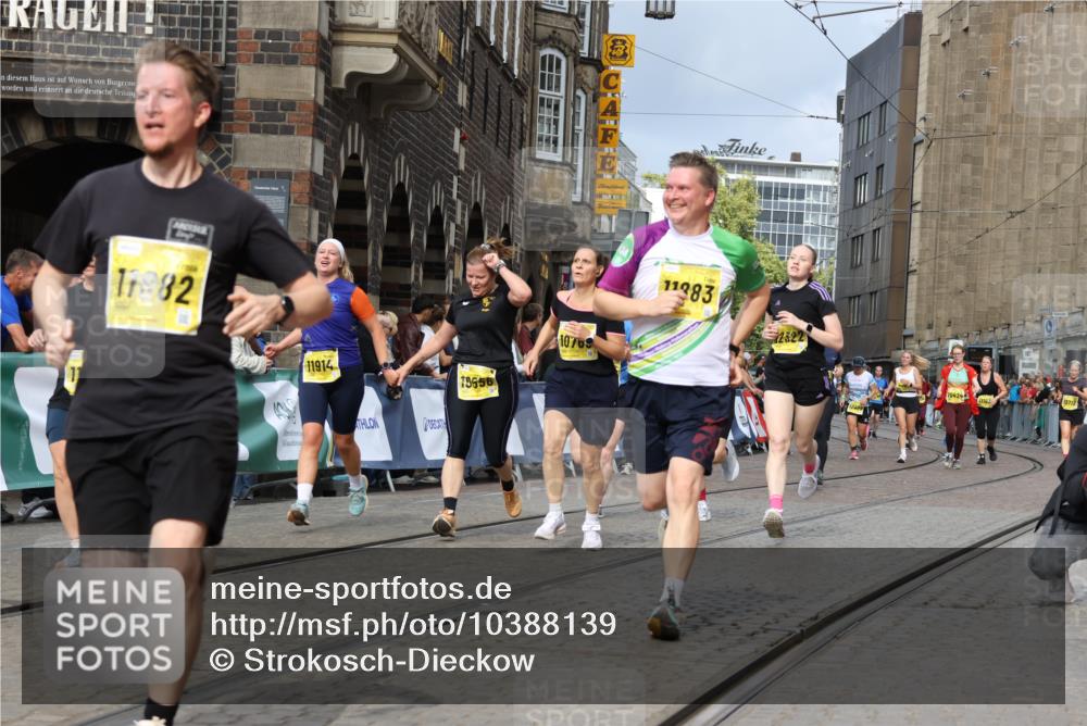 13.09.2026 - 21. swb-Marathon Bremen Strokosch-Dieckow http://msf.ph/oto/10388139 13.09.2026 11:09:33 Ziel 10314, 10321, 10570, 10630, 10664, 10686, 10694, 10983, 11091, 11138, 11304, 11578, 11764, 11882, 11883, 11915, 11987, 12155, 12192, 12337, 12491, 12554, 13607, 10234, 10386, 10417, 10424, 10696, 10712, 10737, 10785, 10990, 10991, 11192, 11937, 12409, 12449 meine-sportfotos.de