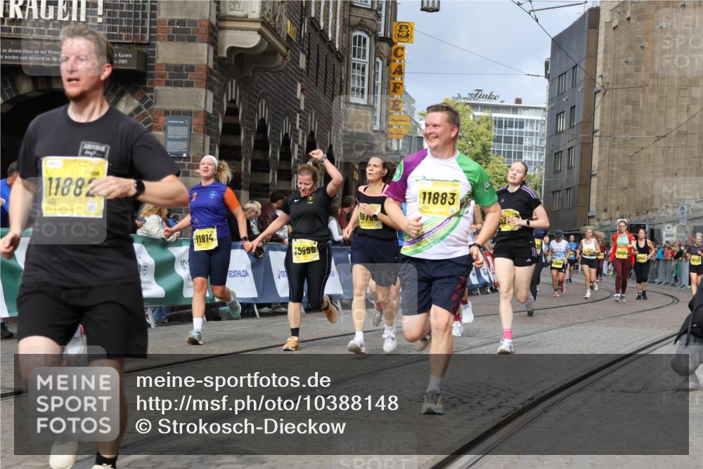 13.09.2026 - 21. swb-Marathon Bremen Strokosch-Dieckow http://msf.ph/oto/10388148 13.09.2026 11:09:33 Ziel 10314, 10321, 10570, 10630, 10664, 10686, 10694, 10983, 11091, 11138, 11304, 11578, 11764, 11882, 11883, 11915, 11987, 12155, 12192, 12337, 12491, 12554, 13607, 10234, 10386, 10417, 10424, 10696, 10712, 10737, 10785, 10990, 10991, 11192, 11937, 12409, 12449 meine-sportfotos.de