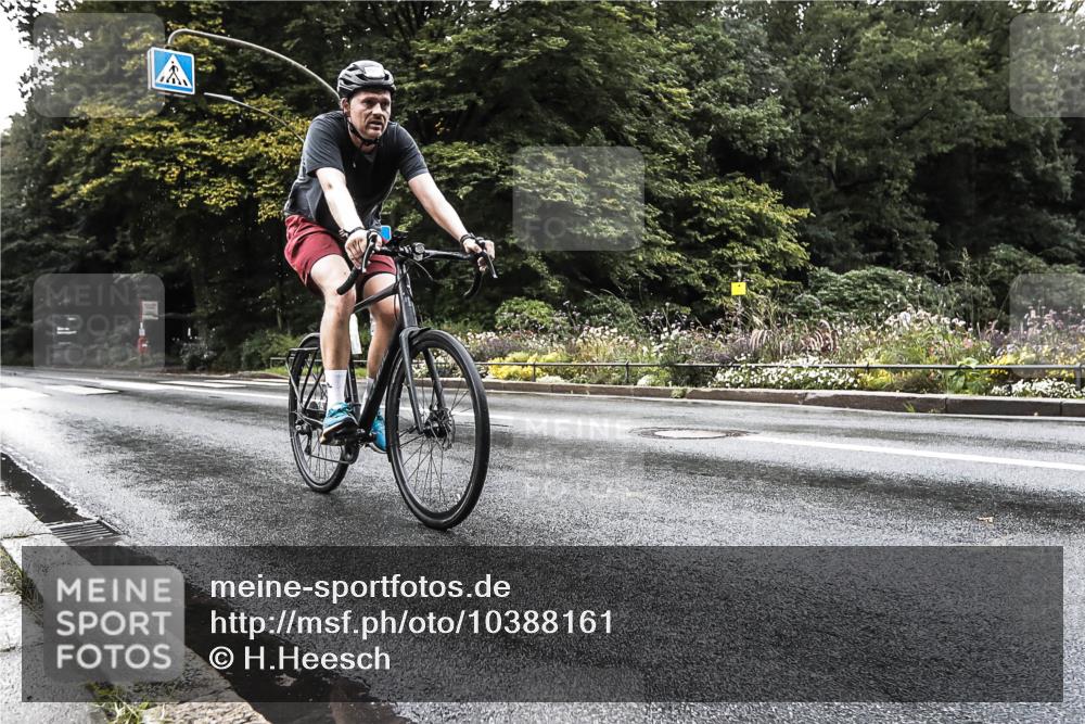 13.09.2026 - Stadtparktriathlon H.Heesch http://msf.ph/oto/10388161 13.09.2026 12:24:55 Radfahren 962, 1058, 1117 meine-sportfotos.de
