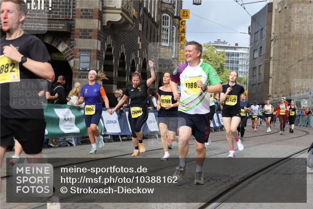 13.09.2026 - 21. swb-Marathon Bremen Strokosch-Dieckow http://msf.ph/oto/10388162 13.09.2026 11:09:33 Ziel 10314, 10321, 10570, 10630, 10664, 10686, 10694, 10983, 11091, 11138, 11304, 11578, 11764, 11882, 11883, 11915, 11987, 12155, 12192, 12337, 12491, 12554, 13607, 10234, 10386, 10417, 10424, 10696, 10712, 10737, 10785, 10990, 10991, 11192, 11937, 12409, 12449 meine-sportfotos.de