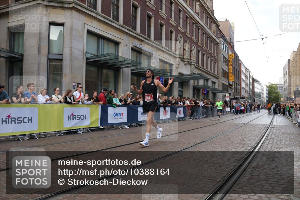 13.09.2026 - 21. swb-Marathon Bremen Strokosch-Dieckow http://msf.ph/oto/10388164 13.09.2026 12:57:46 Ziel 1323, 1604, 1717, 2073, 2099, 9065, 919, 2986, 4795, 6264 meine-sportfotos.de