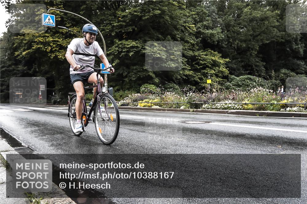 13.09.2026 - Stadtparktriathlon H.Heesch http://msf.ph/oto/10388167 13.09.2026 12:25:06 Radfahren 887, 1016, 1168 meine-sportfotos.de