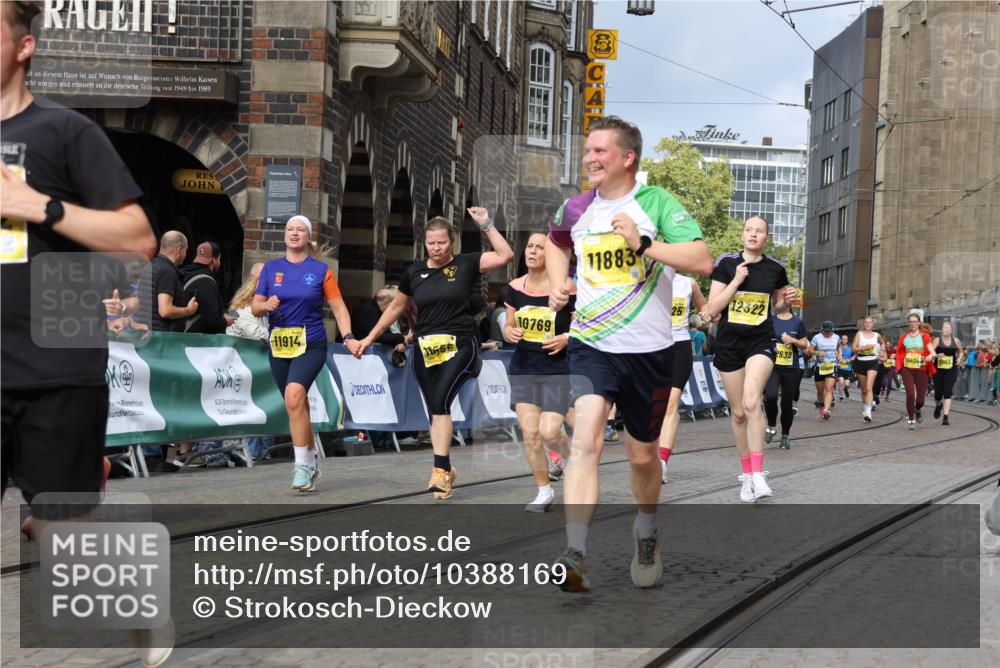 13.09.2026 - 21. swb-Marathon Bremen Strokosch-Dieckow http://msf.ph/oto/10388169 13.09.2026 11:09:33 Ziel 10314, 10321, 10570, 10630, 10664, 10686, 10694, 10983, 11091, 11138, 11304, 11578, 11764, 11882, 11883, 11915, 11987, 12155, 12192, 12337, 12491, 12554, 13607, 10234, 10386, 10417, 10424, 10696, 10712, 10737, 10785, 10990, 10991, 11192, 11937, 12409, 12449 meine-sportfotos.de