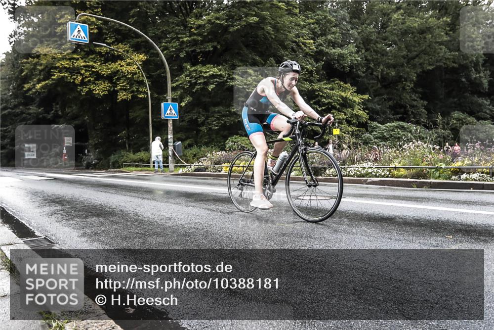 13.09.2026 - Stadtparktriathlon H.Heesch http://msf.ph/oto/10388181 13.09.2026 12:25:20 Radfahren 1048, 1085, 1104, 1124 meine-sportfotos.de