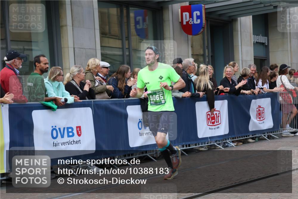 13.09.2026 - 21. swb-Marathon Bremen Strokosch-Dieckow http://msf.ph/oto/10388183 13.09.2026 12:57:49 Ziel 1323, 1379, 1604, 1717, 2073, 2099, 9065, 919, 4795 meine-sportfotos.de