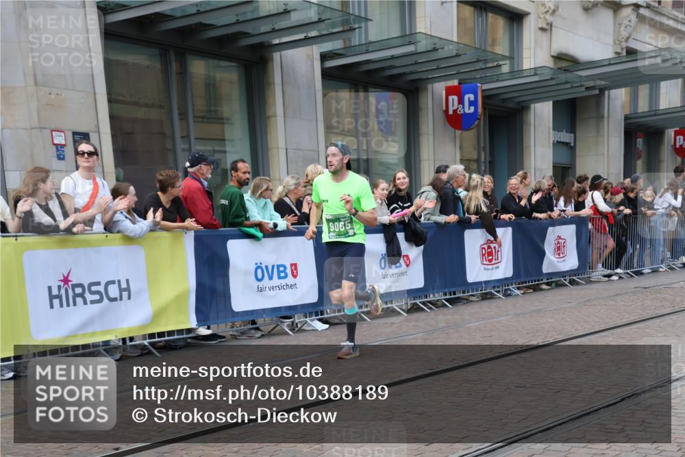 13.09.2026 - 21. swb-Marathon Bremen Strokosch-Dieckow http://msf.ph/oto/10388189 13.09.2026 12:57:49 Ziel 1323, 1379, 1604, 1717, 2073, 2099, 9065, 919, 4795 meine-sportfotos.de