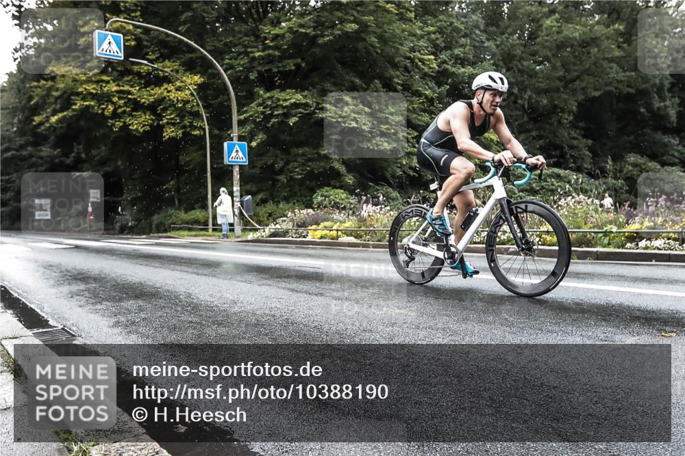 13.09.2026 - Stadtparktriathlon H.Heesch http://msf.ph/oto/10388190 13.09.2026 12:25:44 Radfahren 951, 974 meine-sportfotos.de