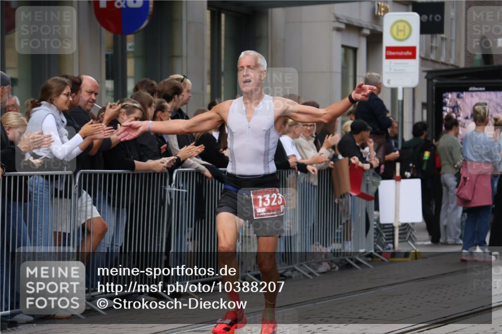 13.09.2026 - 21. swb-Marathon Bremen Strokosch-Dieckow http://msf.ph/oto/10388207 13.09.2026 12:58:09 Ziel 346, 1379, 1472, 1604, 1717, 2049, 5672, 6198, 8311, 8394, 1323, 2073, 2099, 9065 meine-sportfotos.de